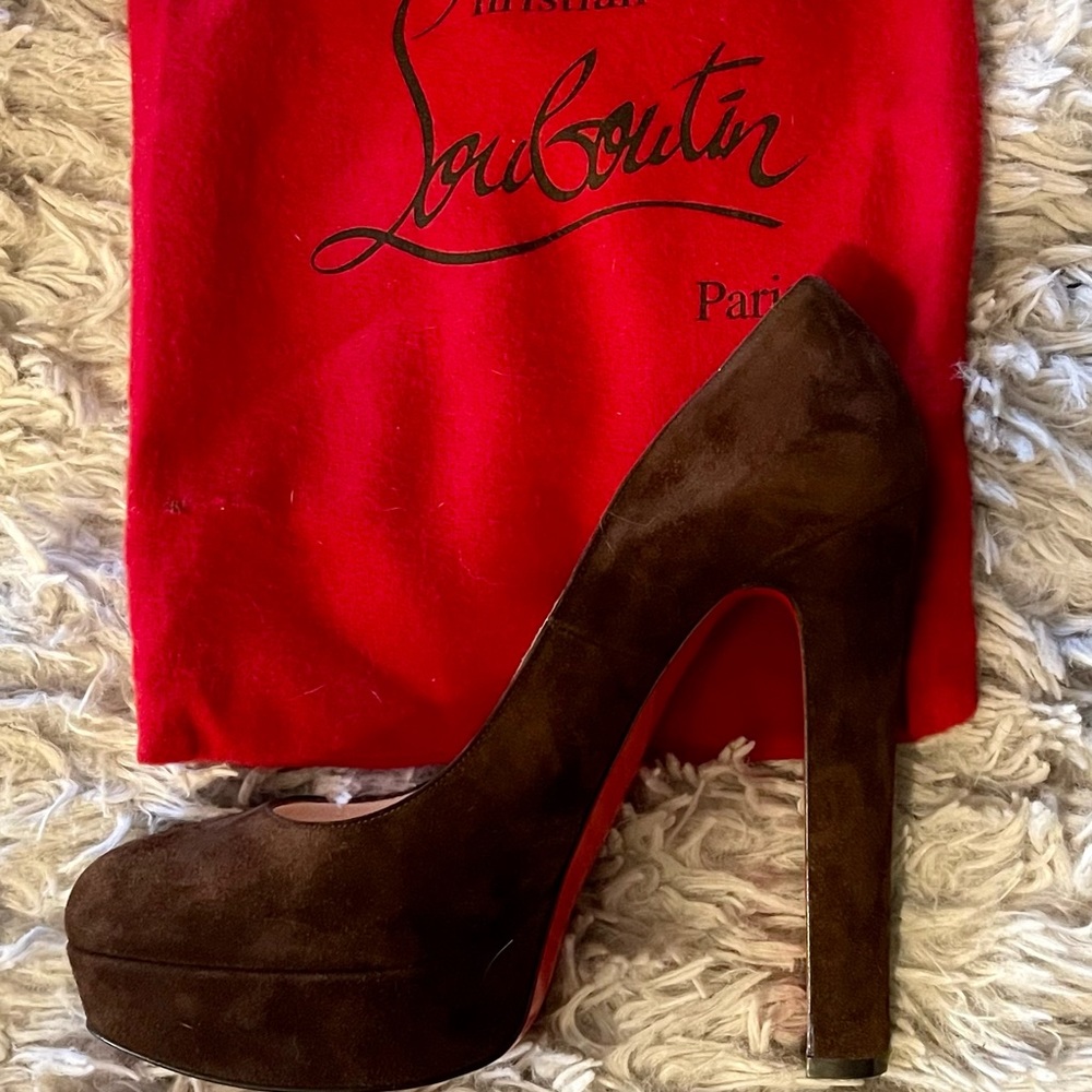 Never worn!!!  Christian Louboutin sz 40 / US 10 Brown suede  Pumps High Heel